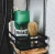 Proraso piana do golenia zielona 400ml - butelka ze szczotką do golenia i innymi produktami kosmetycznymi na półce łazienkowej