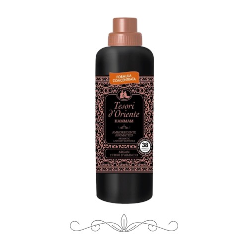 Płyn do płukania tkanin TESORI Hammam 760 ml z orientalnym zapachem ylang-ylang, piżma i bursztynu. Miękkość tkanin, łatwiejsze prasowanie i długotrwała świeżość. Idealny do codziennego prania, bezpieczny dla delikatnych materiałów.