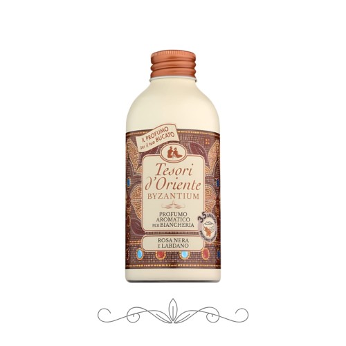 Tesori d'Oriente Byzantium perfumy do prania 250 ml - butelka z kremową etykietą i miedzianym korkiem, widok z przodu na białym tle.