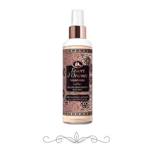 Tesori d'Oriente Hammam mgiełka do ciała 200ml - butelka ze sprayem, miedziany pierścień, orientalny wzór na etykiecie, widok z przodu na białym tle.