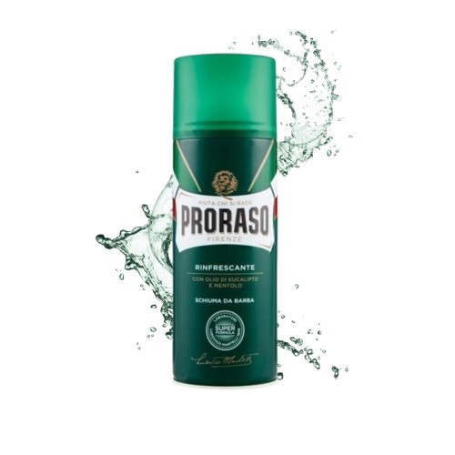 Proraso pianka do golenia zielona 400ml - butelka z rozpylaczem na białym tle z efektem rozprysku wody