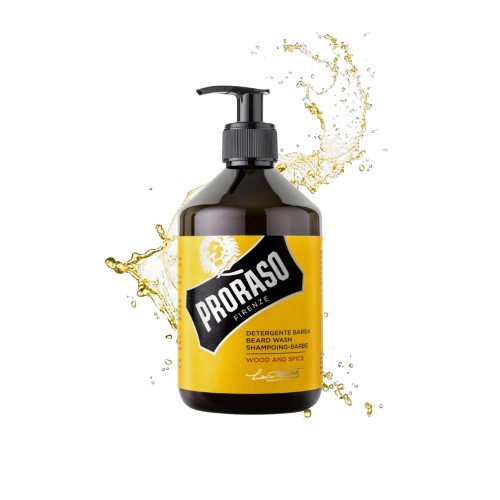 Proraso szampon do brody Wood and Spice 500ml - żółta butelka z pompką, otoczona zrywa wodą na białym tle.
