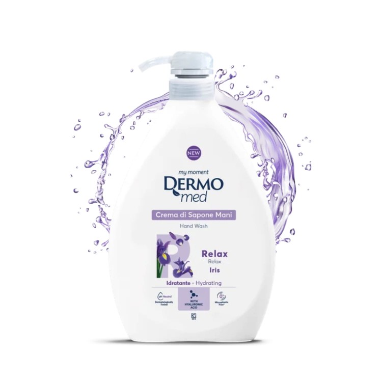 DERMOmed Mydło do rąk Iris 1000ml - butelka z pompką na białym tle z purpurowymi rozchlapami wody.