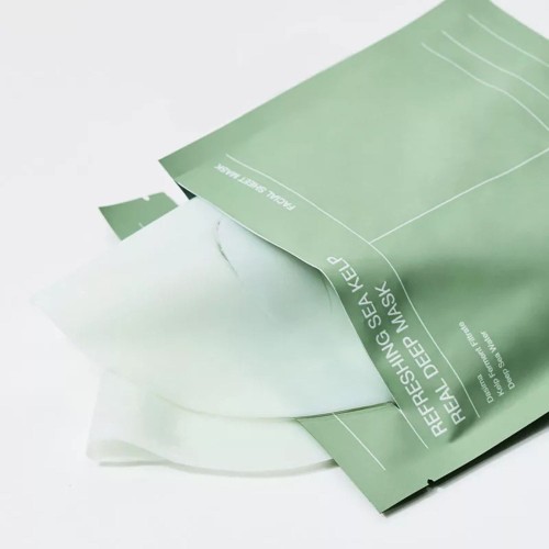 BIODANCE Refreshing Sea Kelp Real Deep Mask maska kojąco-nawilżająca - otwarte opakowanie z widocznymi płatkami maski, na białym tle.