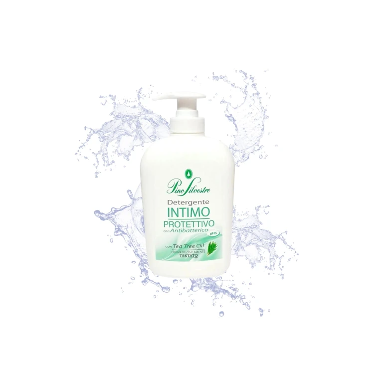 Pino Silvestre Detergente Intimo Protettivo - płyn do higieny intymnej 250ml z olejkiem herbacianym, biała butelka z pompką, otoczona rozpryskującą się wodą.