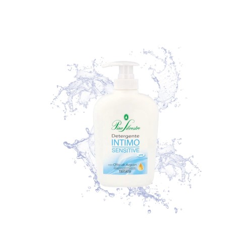 Pino Silvestre płyn do higieny intymnej Sensitive z olejkiem arganowym 250ml - butelka z pompką na białym tle z błękitnym pryskaniem wody