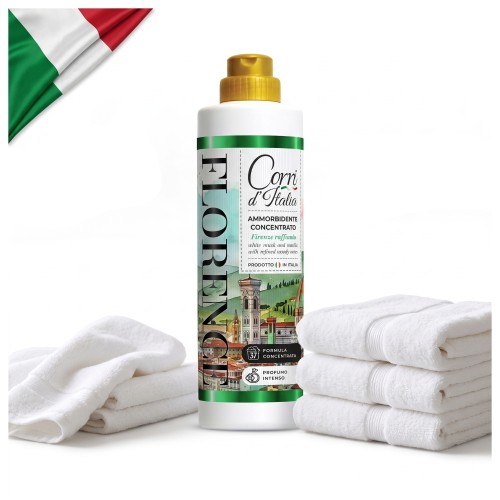 Corri d'Italia Florence skoncentrowany płyn do płukania tkanin 750 ml – butelka z złotym rozpylaczem otoczona białymi ręcznikami, flaga włoska w tle.